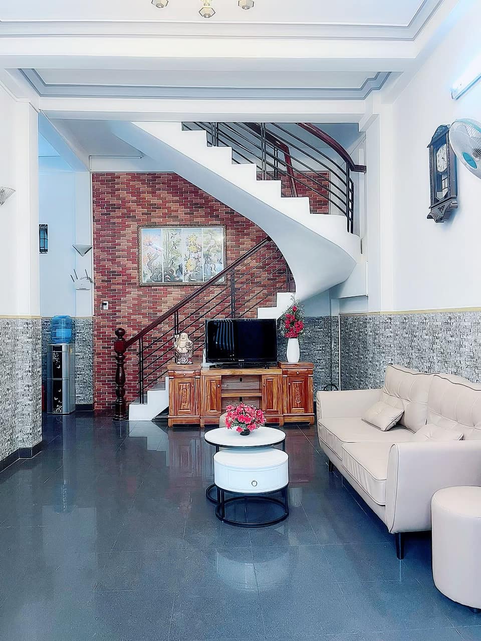 CẦN BÁN GẤP NHÀ ĐẸPTTTP 3 TẦNG LÔ GÓC HẺM ĐỒNG NAI, P PHƯỚC HẢI, NHA TRANG