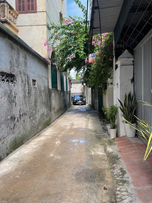 BÁN NHÀ THẠCH BÀN 45M, 5 TẦNG, GIÁ 4,1 TỶ. NHÀ MỚI TINH, Ô TÔ ĐỖ CỔNG, HỒ ĐIỀU HOÀ SÁT NHÀ.