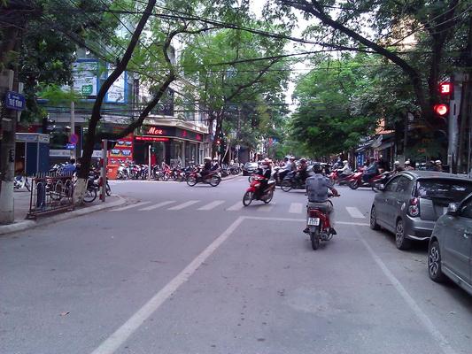 Bán đất vàng mặt Phố Huế 419m2, mặt tiền 16m, rất hiếm chỉ 190 triệu/m2.