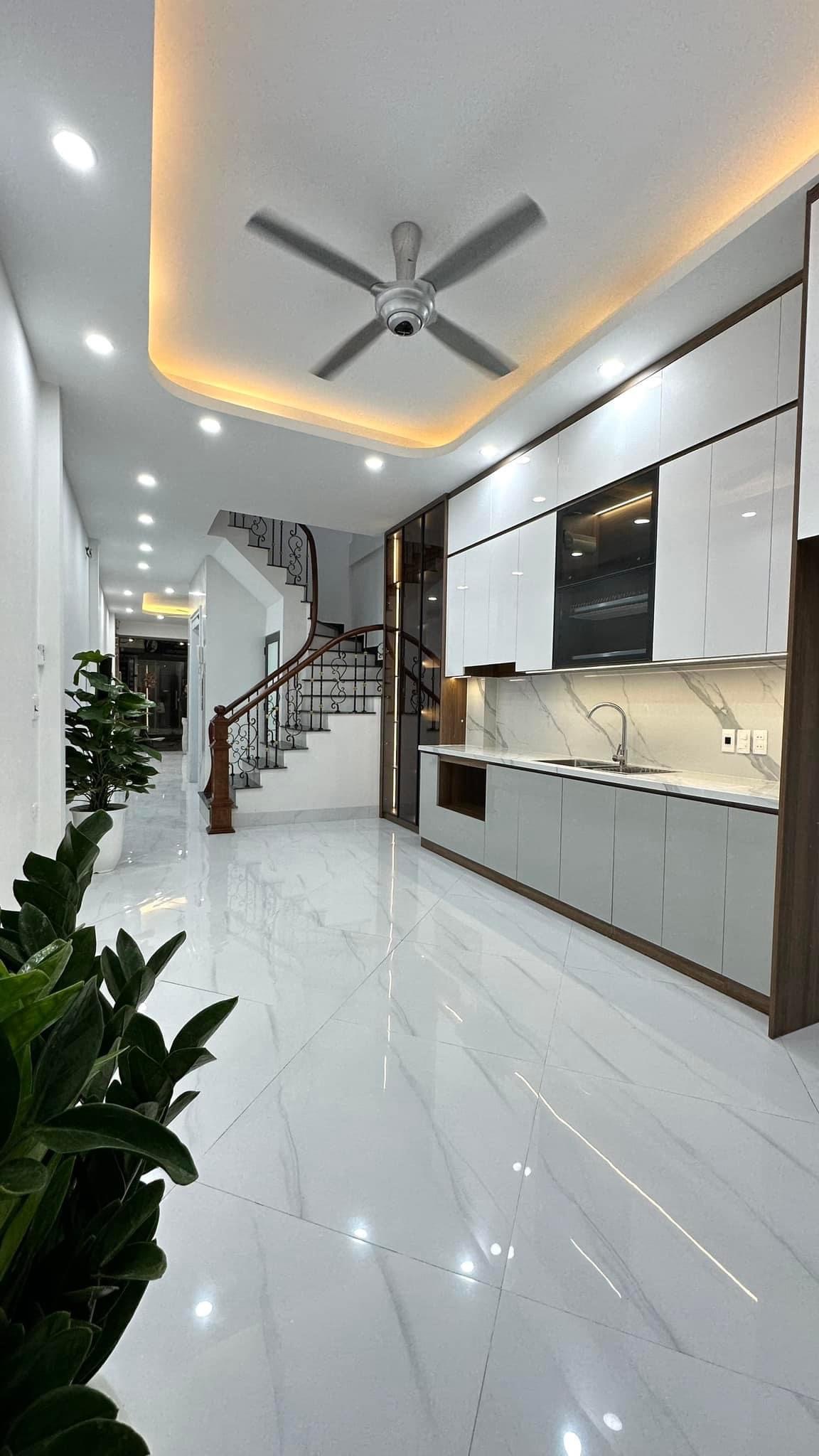 BÁN NHÀ NGÕ 169 HOÀNG MAI - GẦN HỒ ĐỀN LỪ - 60M 6T MT 3.5M - OTO TRÁNH - THANG MÁY - KINH DOANH - NHÀ ĐẸP FULL NỘI THẤT