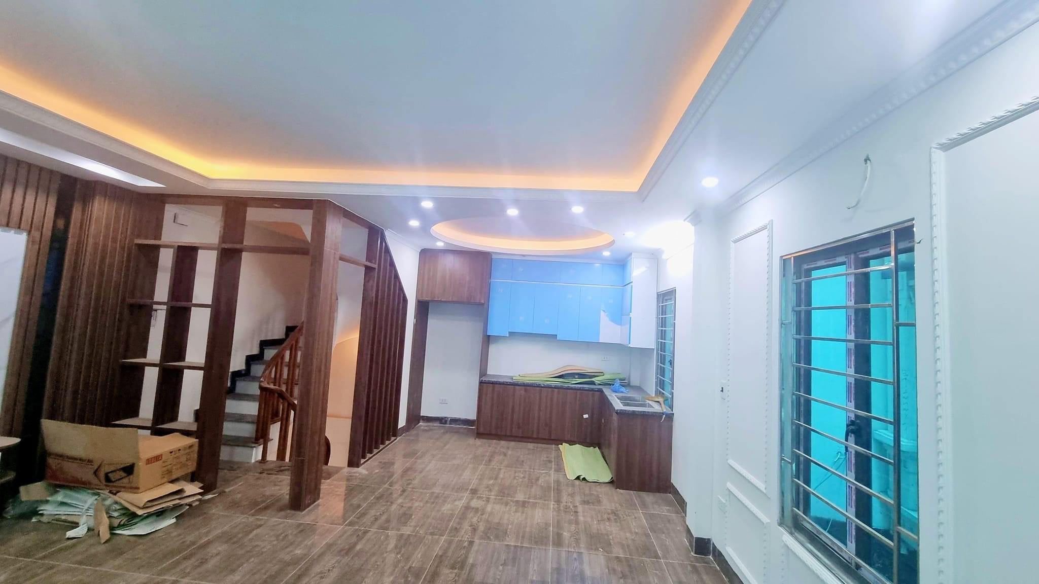 Bán nhà Cầu Bươu,Thanh Trì 35m2,5 tầng,mt 5m,Lô Góc,mặt ngõ ô tô,kinh doanh,nhỉnh 5 tỷ.
