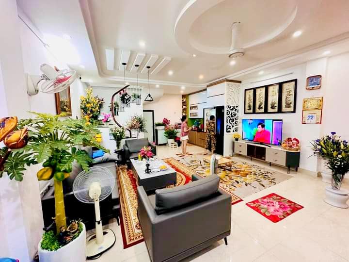 VỊ TRÍ NHÀ ĐẸP 10M RA MẶT PHỐ ÂU CƠ ÔTÔ ĐẬU CẠNH NHÀ DT:40M2 5 TẦNG 3 PHÒNG NGỦ GIÁ 4.95 TỶ QUẬN TÂY HỒ