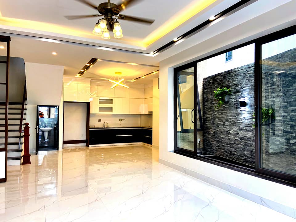 SIÊU PHẨM CẦU GIẤY_NHÀ ĐẸP 5 TẦNG, Thang Máy, PHỐ HOÀNG SÂM, 80m2, MT5,2m, Giá 16.2 tỷ