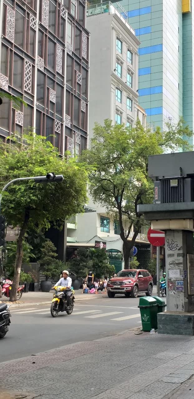 Nhà hẻm XH Thái Văn Lung, Q1, 4 tầng, 30m2 đất, đang cho thuê CHDV, giá 5,7 tỉ