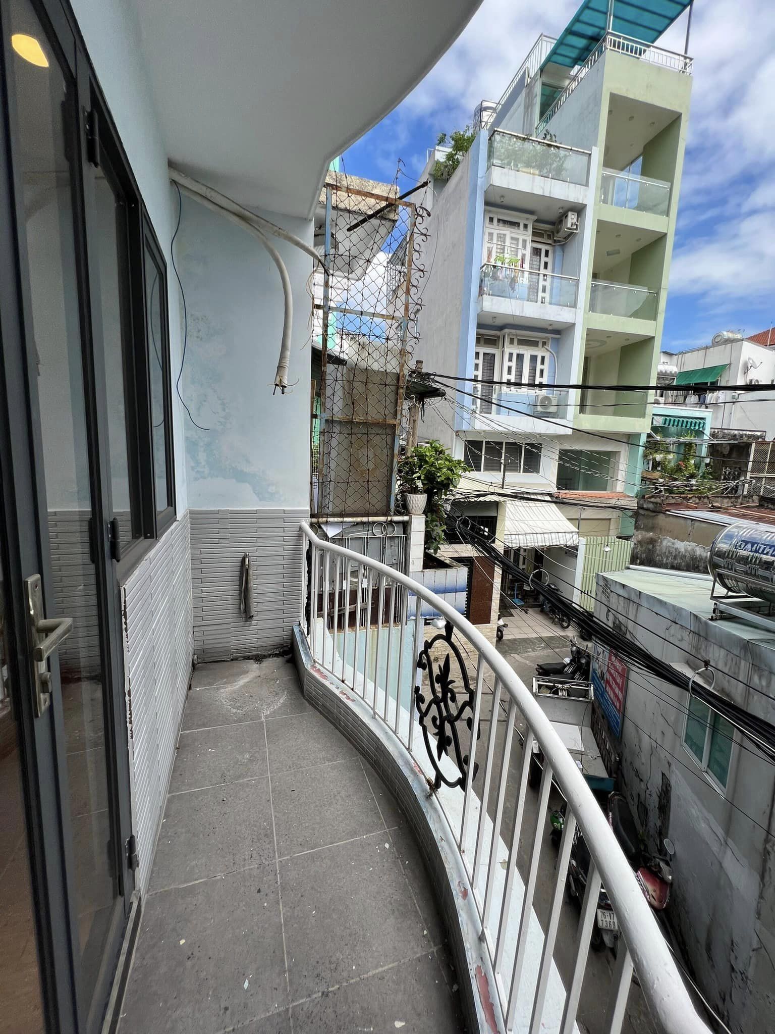 Phú Nhuận,Nguyễn Đình Chính 4 tầng, 4,2m x 9m, Nhà đẹp, Nhỉnh 7 tỷ. Hẻm oto