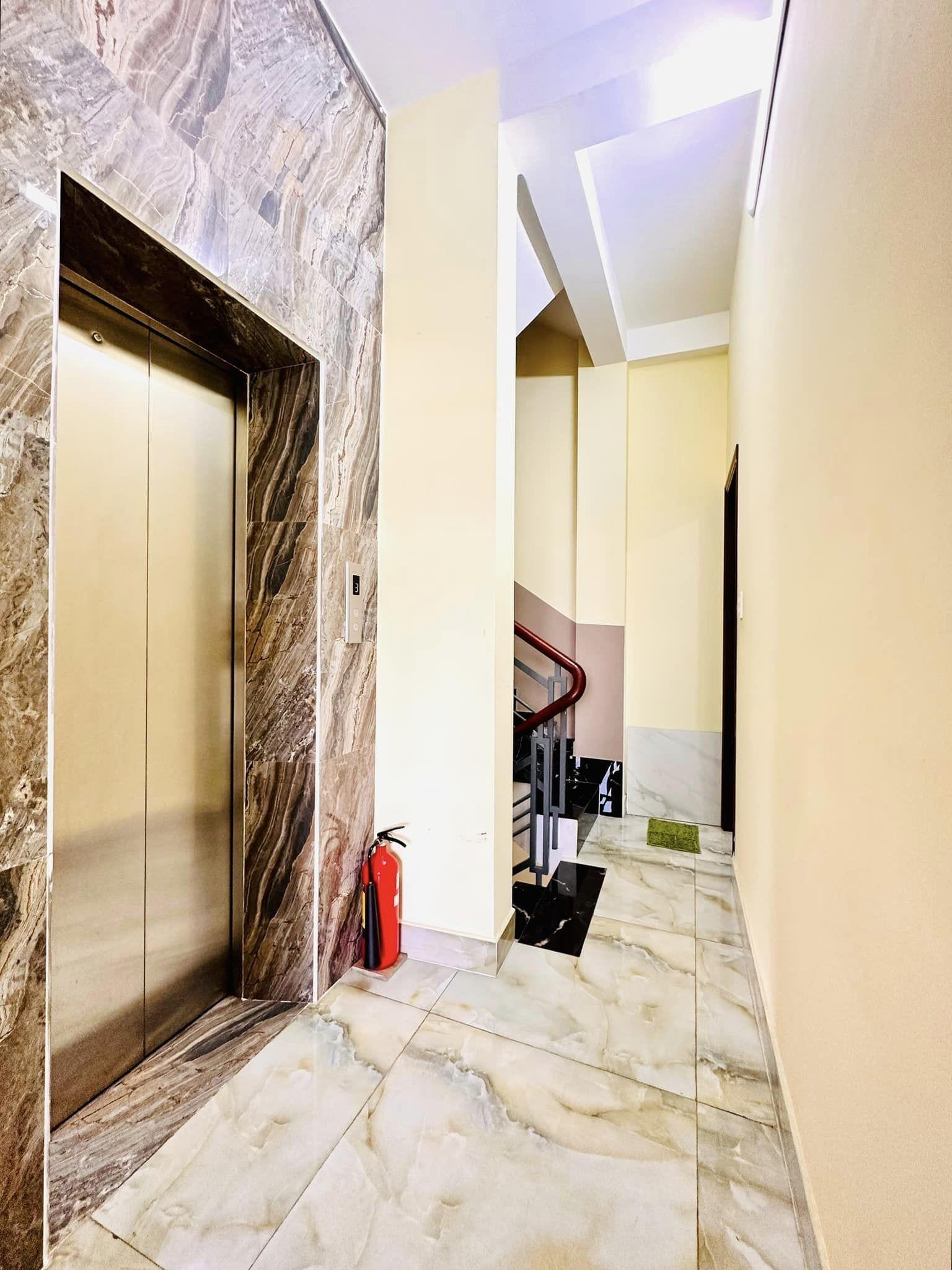 Mặt tiền góc Trần Quang Diệu, Q3, thang máy, 9 tầng, 400m2 sàn, giá 31 tỉ