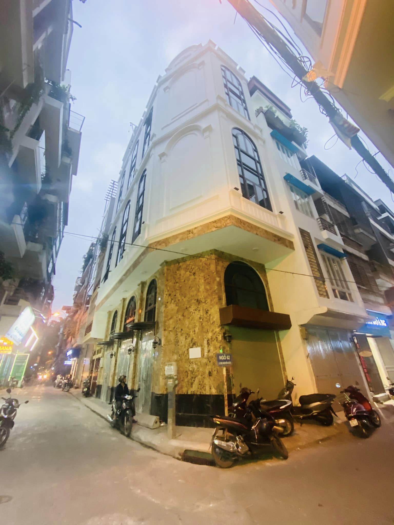 24 Tỷ 7 Tầng Nguyên Hồng Lô góc Mặt Tiền 16M 70M2 -DÒNG TIỀN 70Tr/th