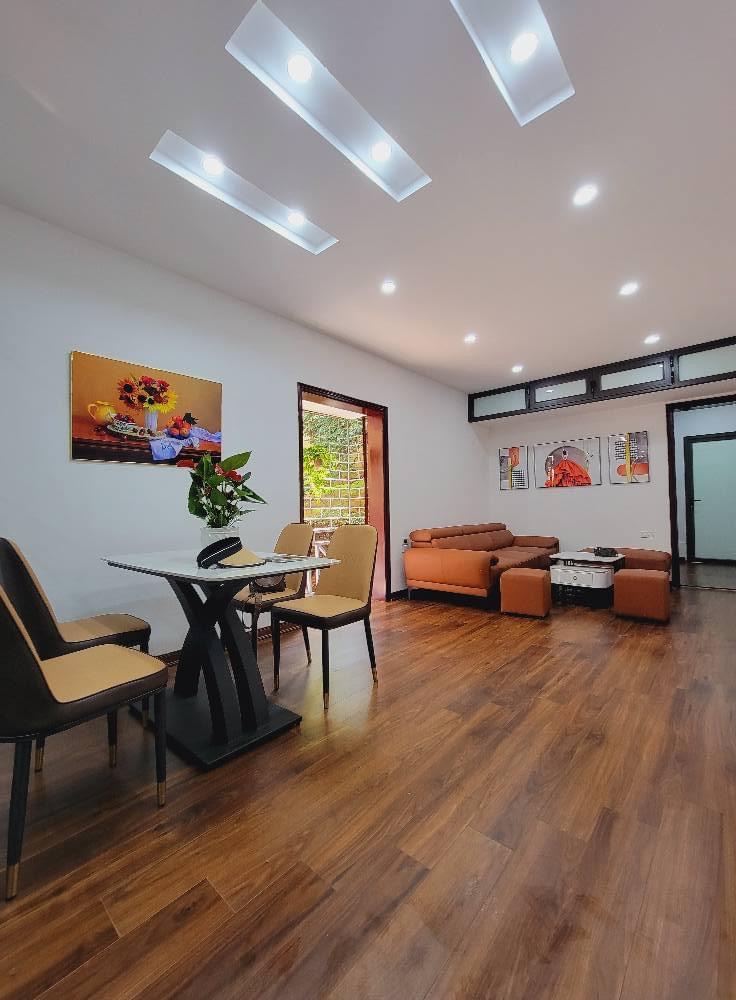 BÁN NHÀ TẬP THỂ HOÀ BÌNH 7 MINH KHAI QUẬN HAI BÀ TRƯNG - 65M 2PN - CHỈ 1.8 TỶ LÔ GÓC BAN CÔNG RỘNG NHÀ ĐẸP FULL NỘI THẤT SỔ ĐỎ ĐẸP