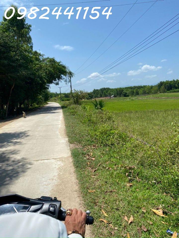 Khánh Bình - Bà Dùi Mặt tiền đường bê tông khu dân cư