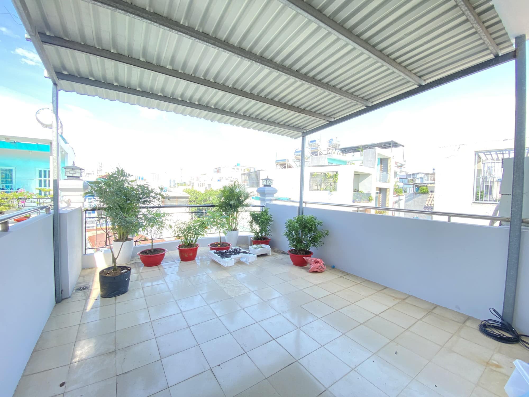 TÂN PHÚ - NHÀ ĐẸP 4 TẦNG BTCT - HẺM Ô TÔ - GẦN MẶT TIỀN