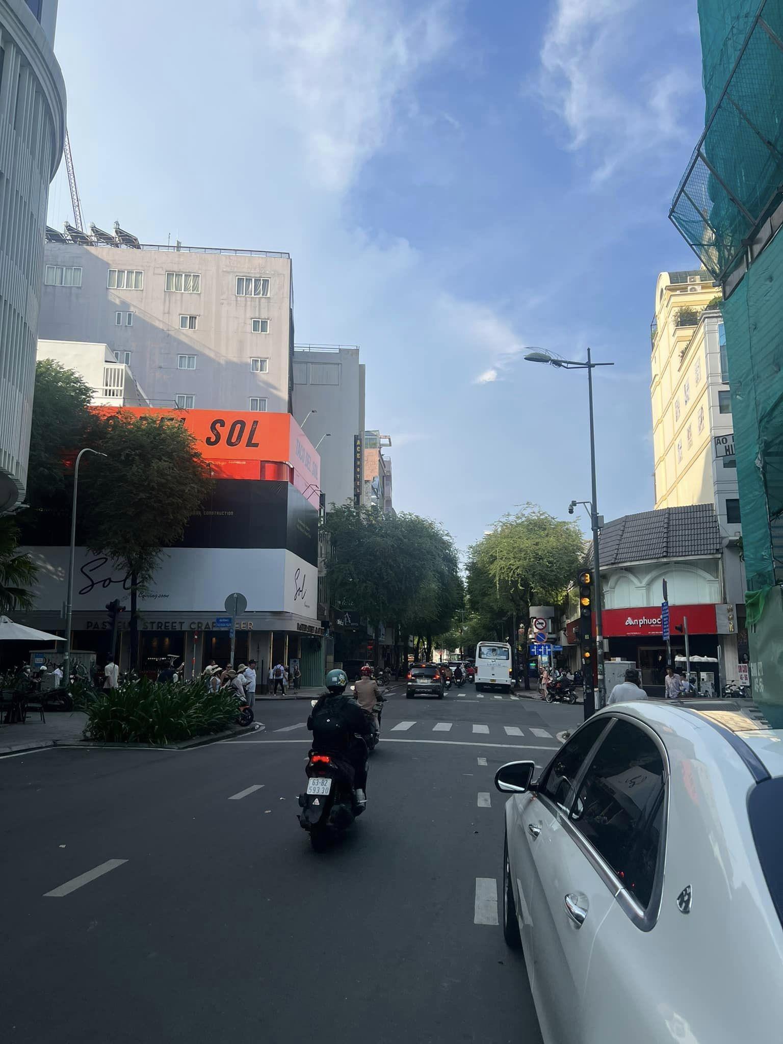 Bán nhà Thái Văn Lung, Q1, 6 tầng, ngang khủng 7,9m x 9,4m, 9PN, giá 27 tỉ