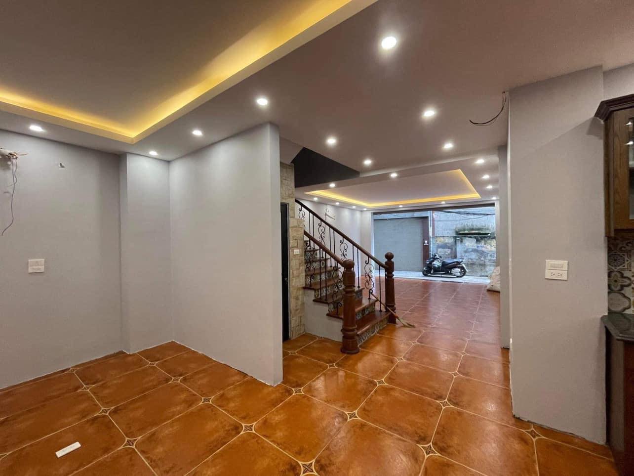 nhà đẹp Ngọc Lâm 73m x 5 tầng, mặt tiền 5.5m, gara ôtô, full nội thất