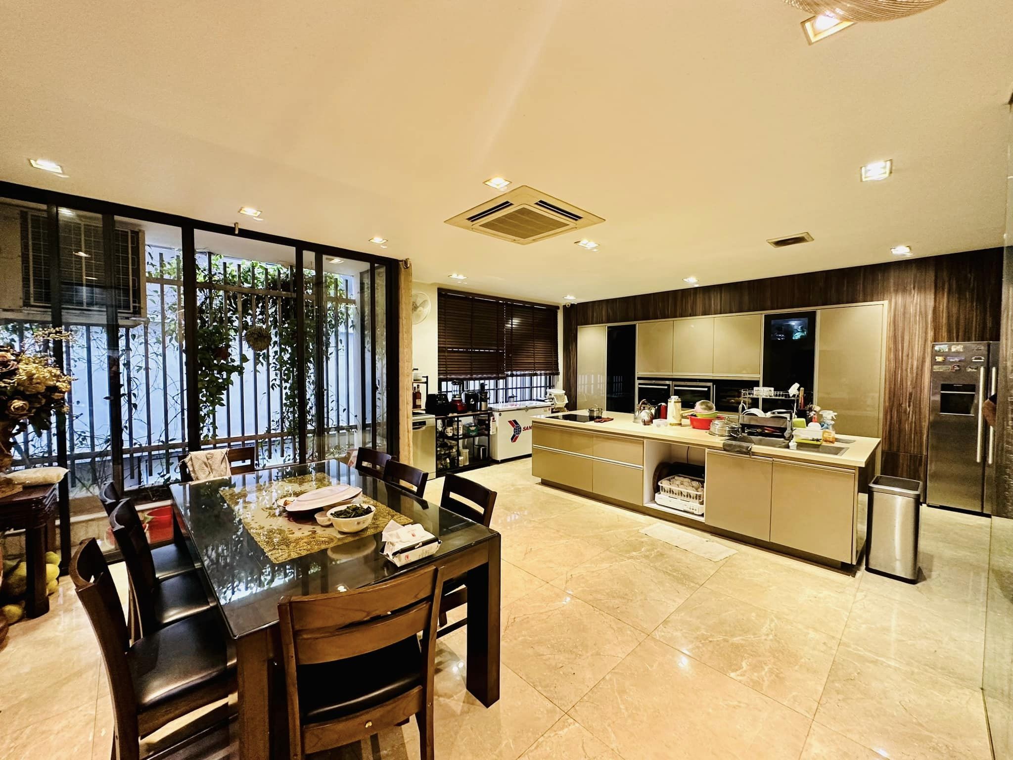 BT Bề Thế Ba Đình Láng Hạ 170M2 6 Tầng Thang Máy MT 8.5M 52.5 Tỷ