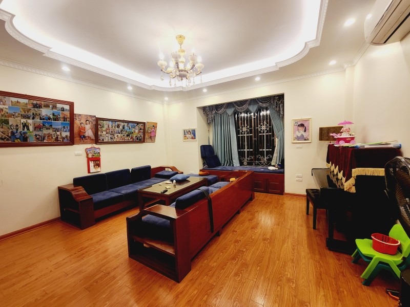 Vị trí đắc địa, kinh doanh phát triển: Nhà mặt phố 3 tầng, diện tích 70m2 tại Xóm Cầu Hữu Hòa, Thanh Trì, giá 9 tỷ