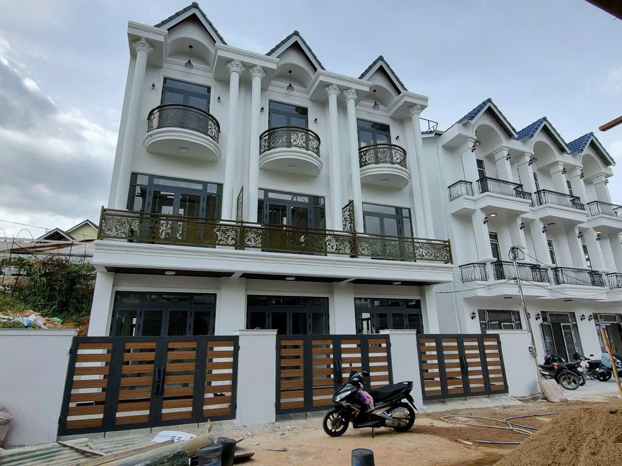 Bán nhà Nam Hồ Đà Lạt 3 tầng 72 m2 chỉ 4 tỷ 1