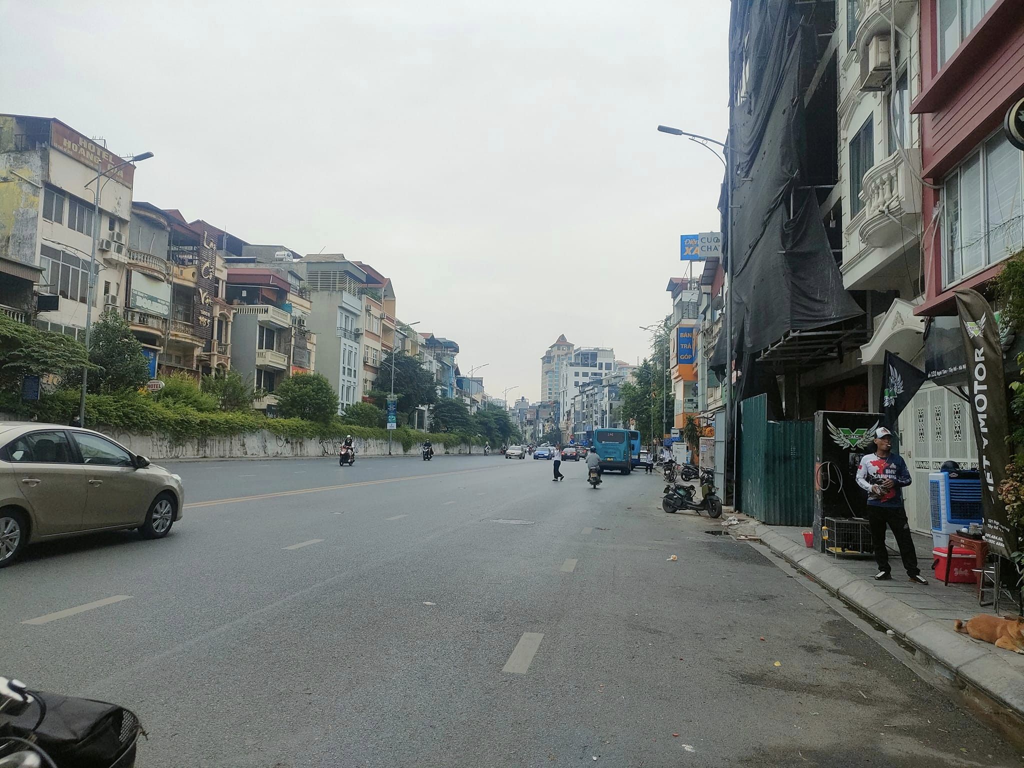 Mặt phố Nghi Tàm quận Tây Hồ ,đoạn đẹp nhất phố bên trong đê. DT 98m2 x 9 tầng x 9m mặt tiền x 60 tỷ