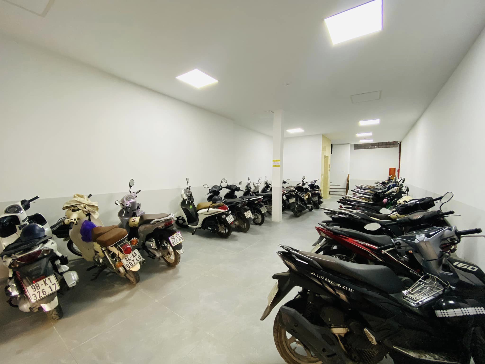 Tổng giảm 8 tỷ, 142m2 bán nhà VP phố Thái Hà, Đống Đa, 142m2, thang máy, vỉa hè đá bóng