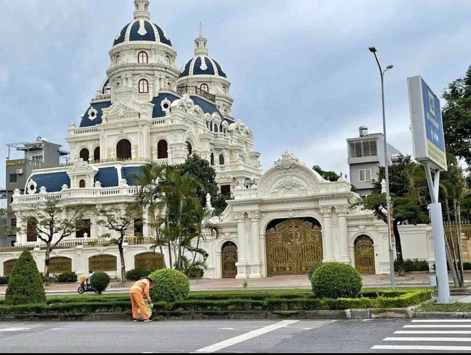 Chính chủ cần Bán căn Biệt Phủ sân vườn 1700m tại mặt đường Lê Hồng Phong, trung tâm Tp. Hải Phòng