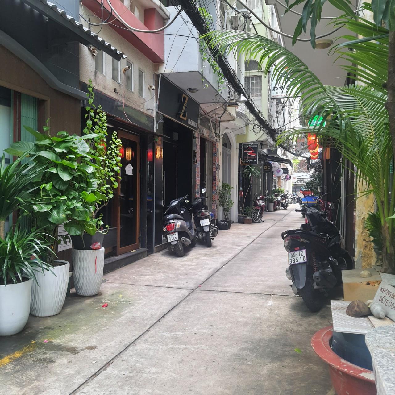 Nhà hẻm 15A Lê Thánh Tôn, Q1, 4 tầng, 3,1 x 14m2, 5 PN giá 21,7 tỉ