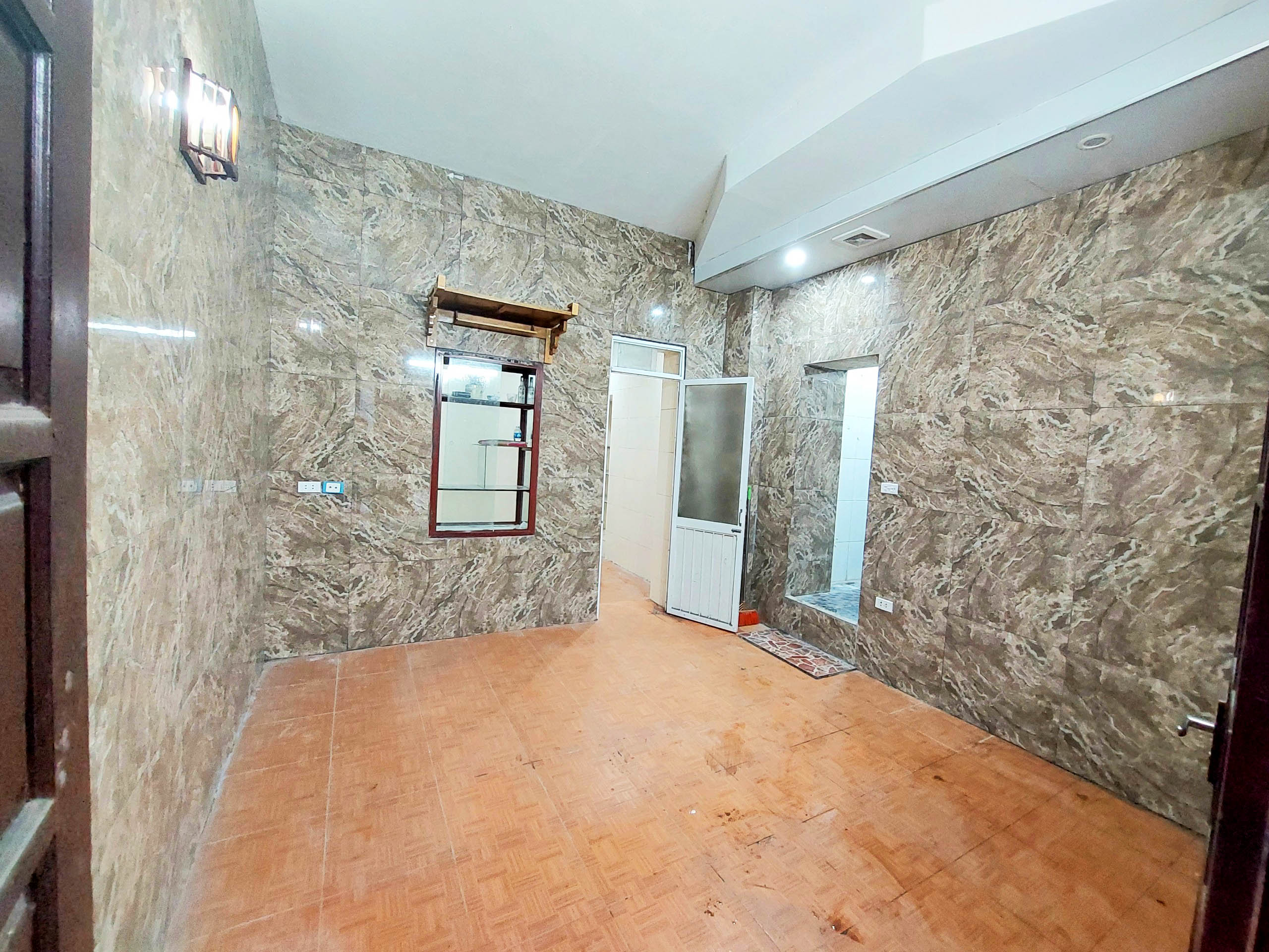 Bán nhà tập thể Lò Đúc-Thọ Lão, tầng 1, mặt ngõ thông, ô tô gần, 40m2 cực đẹp. Giá 1,68 tỷ