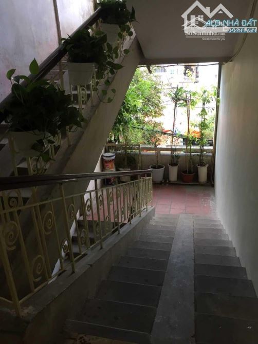 Chủ nhà gửi bán căn hộ tập thể Văn Nghệ Sỹ - Núi Trúc – Ba Đình. 2.55 tỷ.