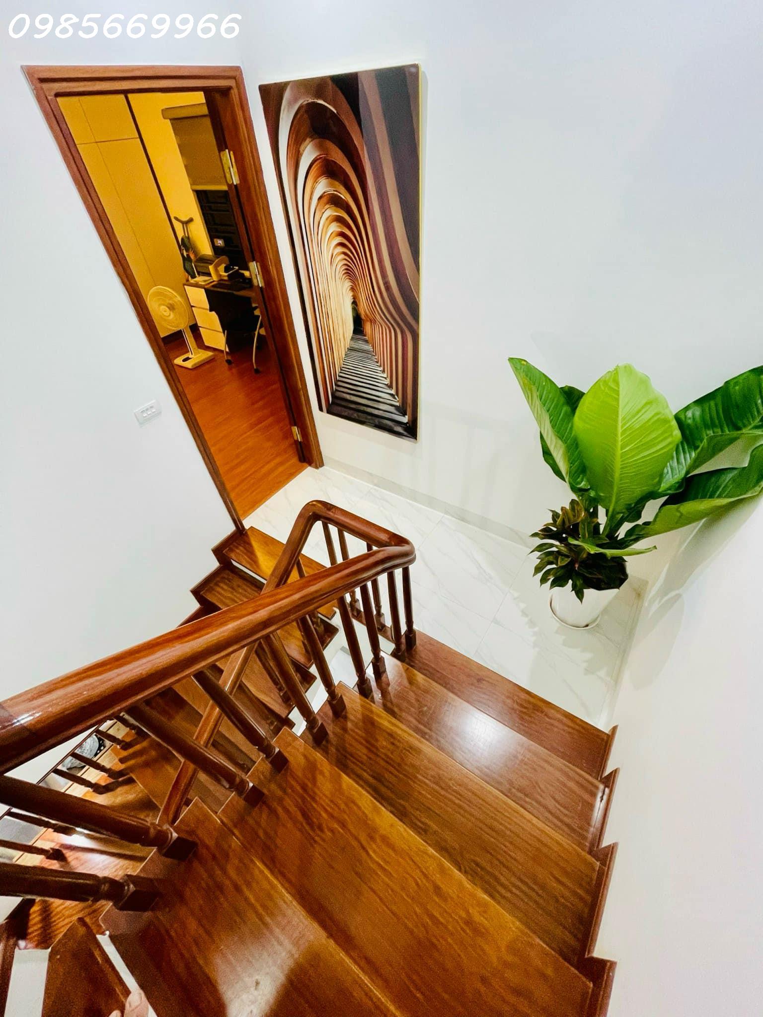 Phân lô Vip Trần Thái Tông 60m - 12 tỷ , vỉa hè to