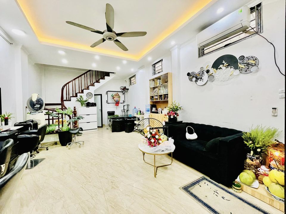 Bán nhà đẹp Phố 8/3, 45m2, 5 Tầng, MT 4,5m, Cách Mp 10m giá 6,x Tỷ