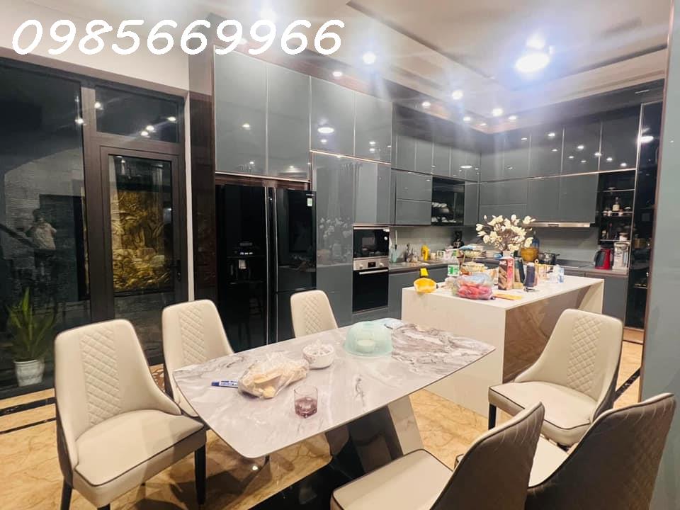 Bán nhà phân lô Vip Nguyễn Phong Sắc kéo dài 60m- 12 tỷ , Vỉa hè to