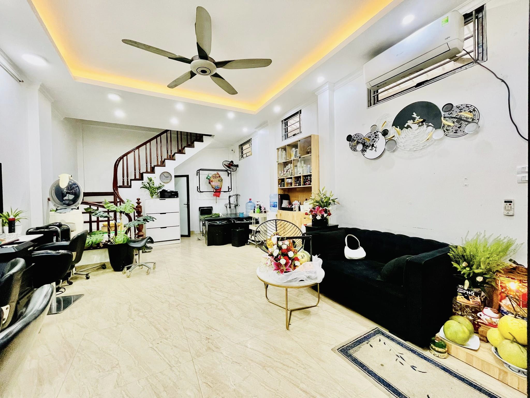 Đẹp nhất phố 8/3, 5m ra ô tô tránh, hai mặt thoáng, nở hậu, kinh doanh 43m 5 tầng ,mặt tiền 4.5m.