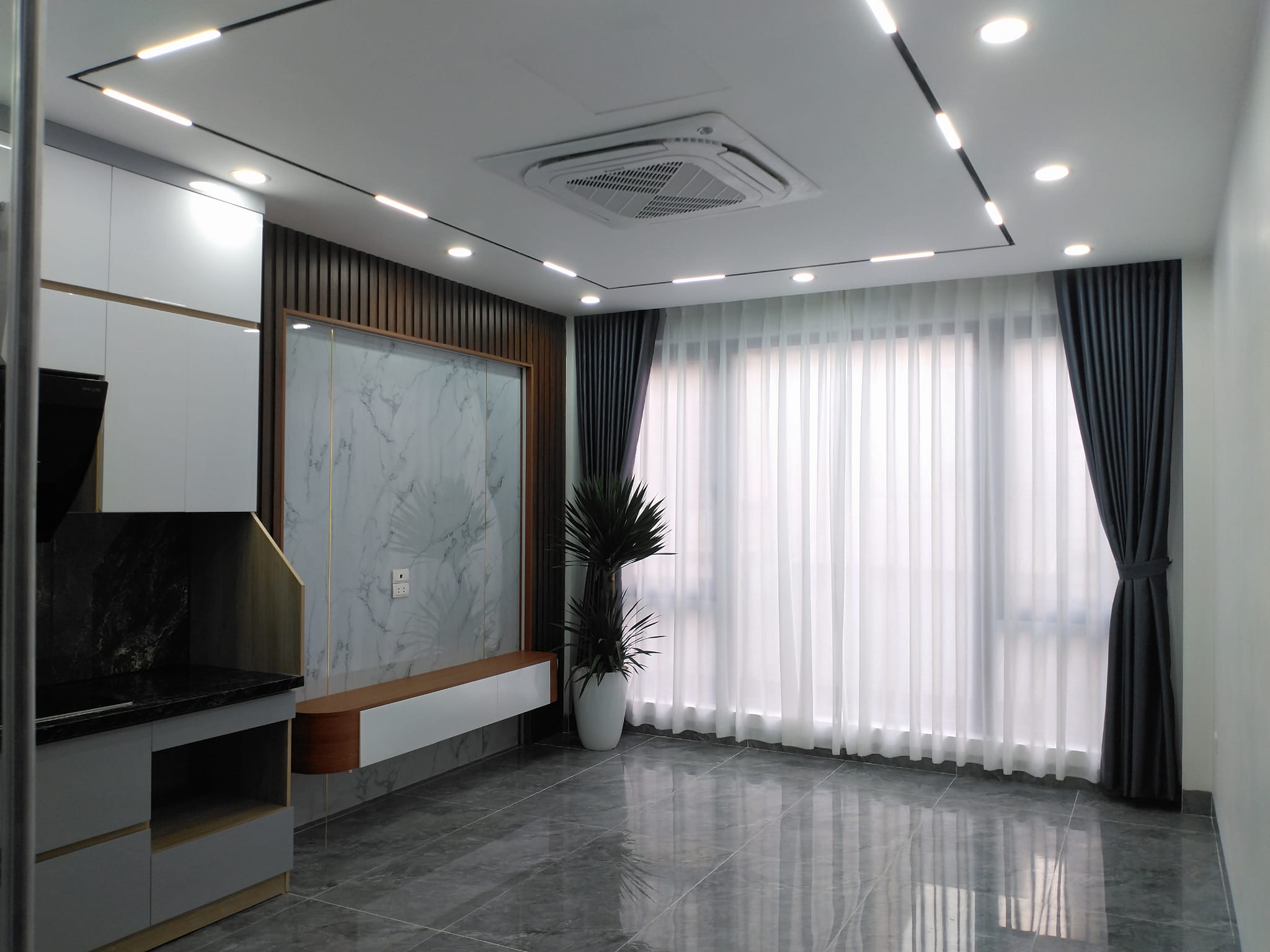 Bán gấp nhà đẹp 6 tầng thang máy, mặt tiền 4m, lô góc, ôtô đỗ hơn 6 tỷ