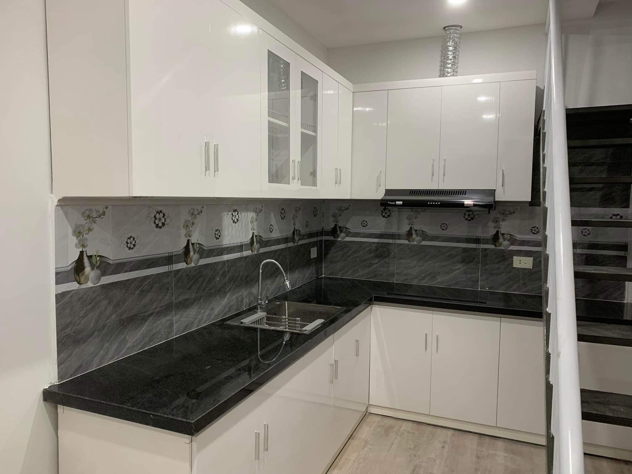 Căn hộ tập thể Thanh Nhàn, Hai Bà Trưng 90m, 3PN, 2WC, ô tô đỗ chân cầu thang, giá 2.05 tỷ. LH: 0366051369