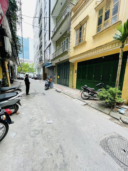 Nhà đẹp Hoàng Cầu, Đống Đa, 48m2, MT: 5m, Ô Tô tránh, kinh doanh đỉnh. Giá 11,6 tỷ