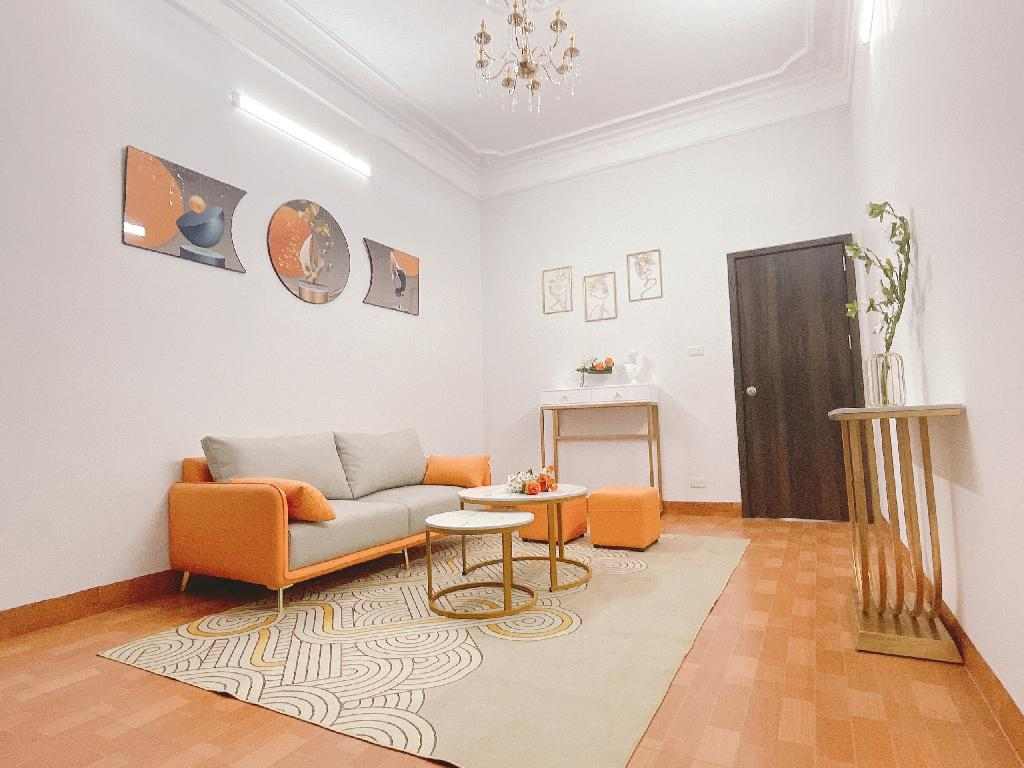 NHÀ HOÀNG QUỐC VIỆT ,CẦU GIẤY ,PHÂN LÔ KINH DOANH , Ô TÔ TRÁNH ĐỖ ,50m2 - 15.5 TỶ