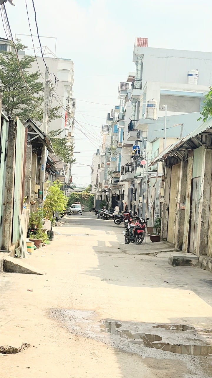 BÌNH TÂN - NHÀ HẺM XE TẢI THUẬN TIỆN LÀM XƯỞNG - GẦN KHU VIP DÂN TRÍ BHH B CHỈ 1.6 TỶ