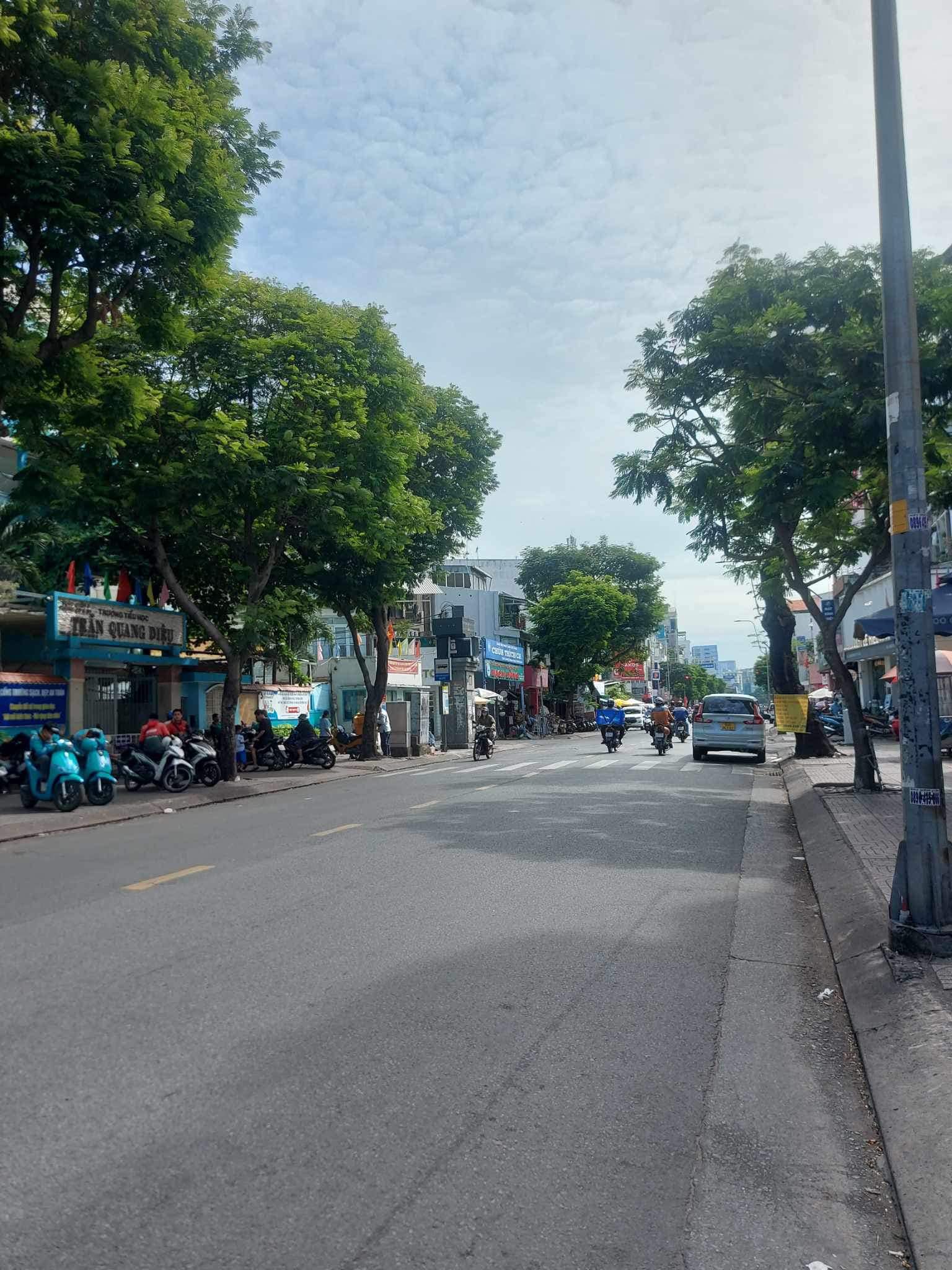 Mặt tiền khu thời trang LÊ VĂN SỸ cần bán gấp