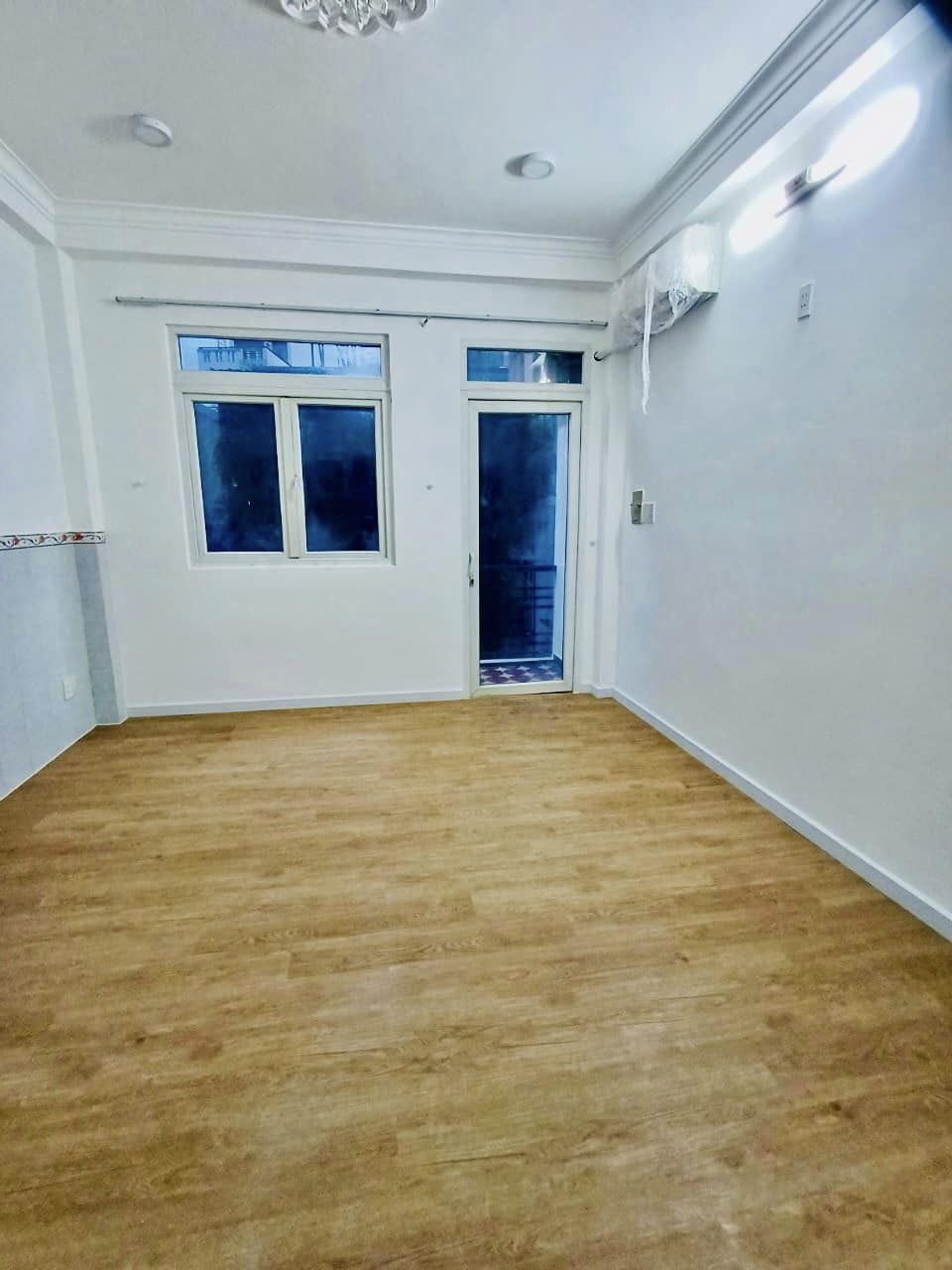 HẺM XE HƠI - 5 TẦNG - NGAY TRUNG TÂM TÂN BÌNH.