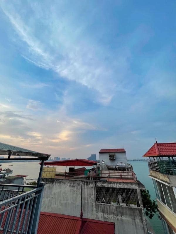 HIẾM, NGÕ PHỐ, NGUYỄN ĐÌNH THI, TÂY HỒ- THANG MÁY- VIEW HỒ:45M X6T, MT 3,5M, GIÁ 12,5 TỶ