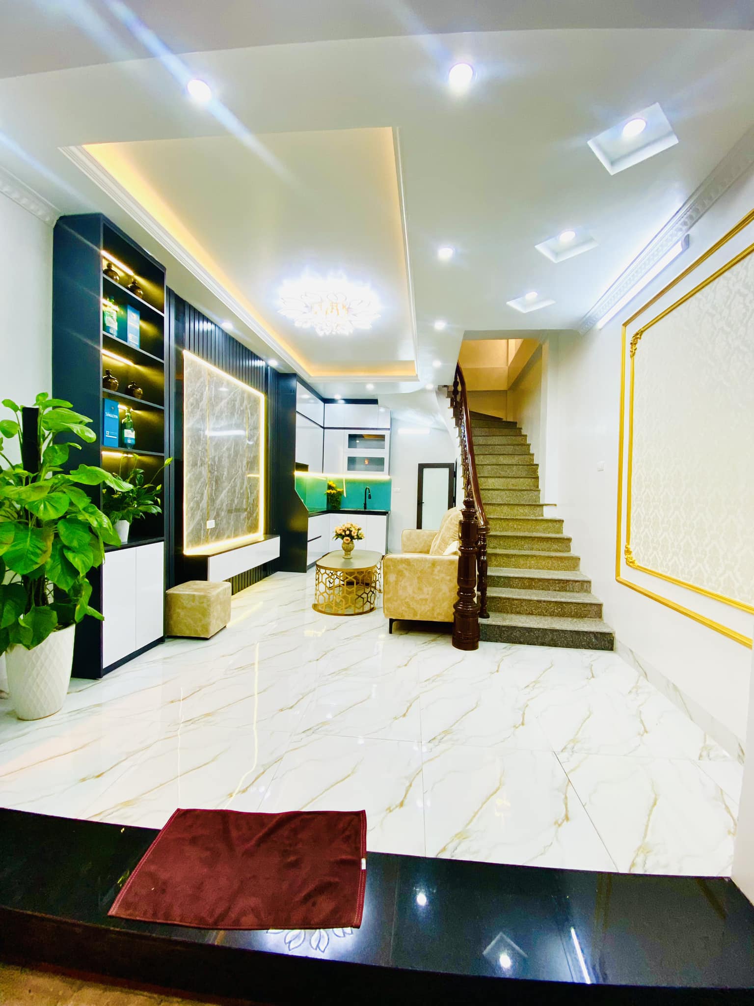 Bán nhà Đường Trương Định Hai Bà Trưng lô góc 25m2x6 tầng vể ở luôn đón Tết, ngõ rộng bagac chỉ 3.65 tỷ.