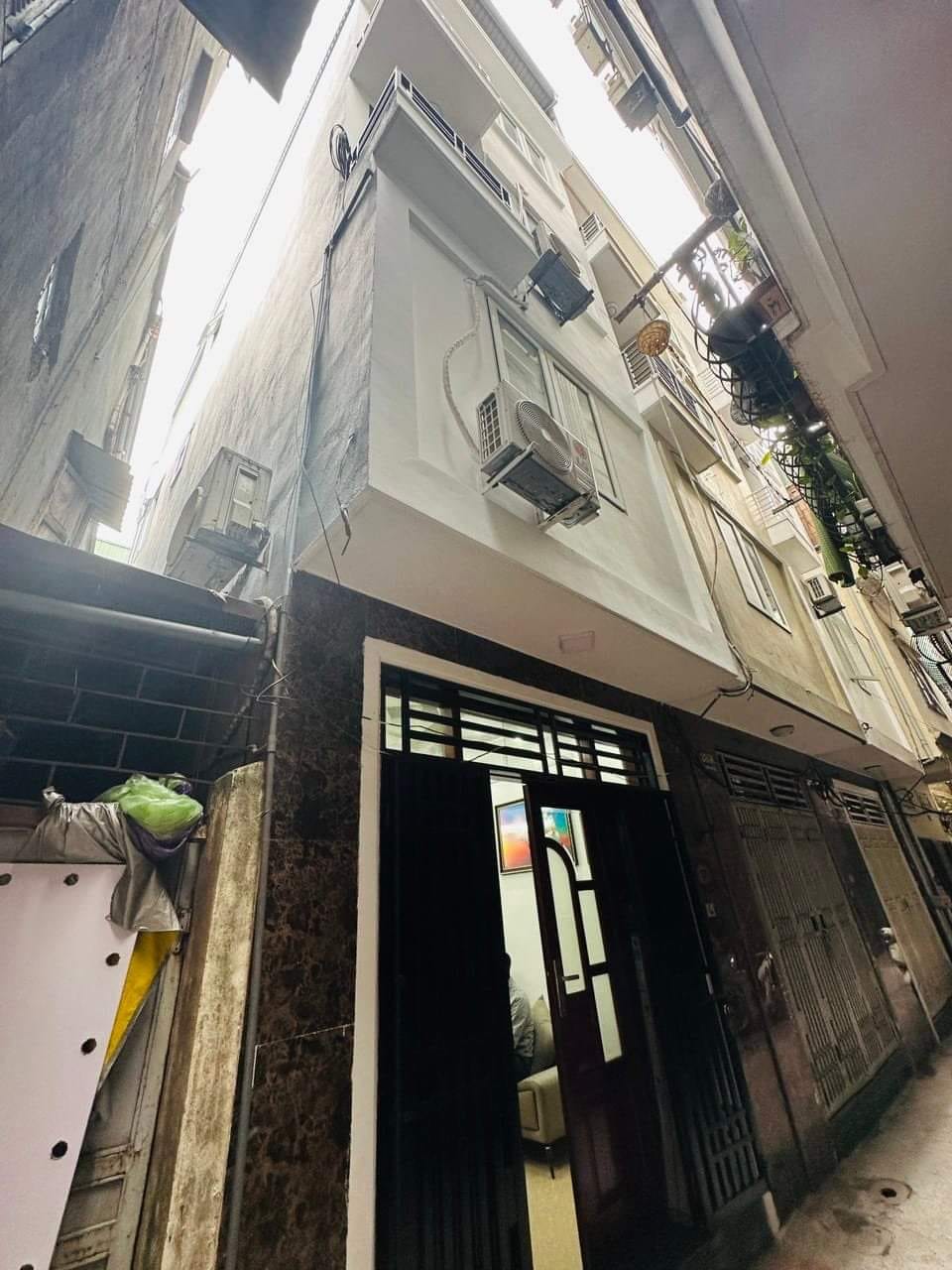 Nhà đẹp lô góc ở ngay phố Bạch Mai 36m2x5 tầng, ngõ trước nhà 3 gác phi chỉ 4.75 tỷ.