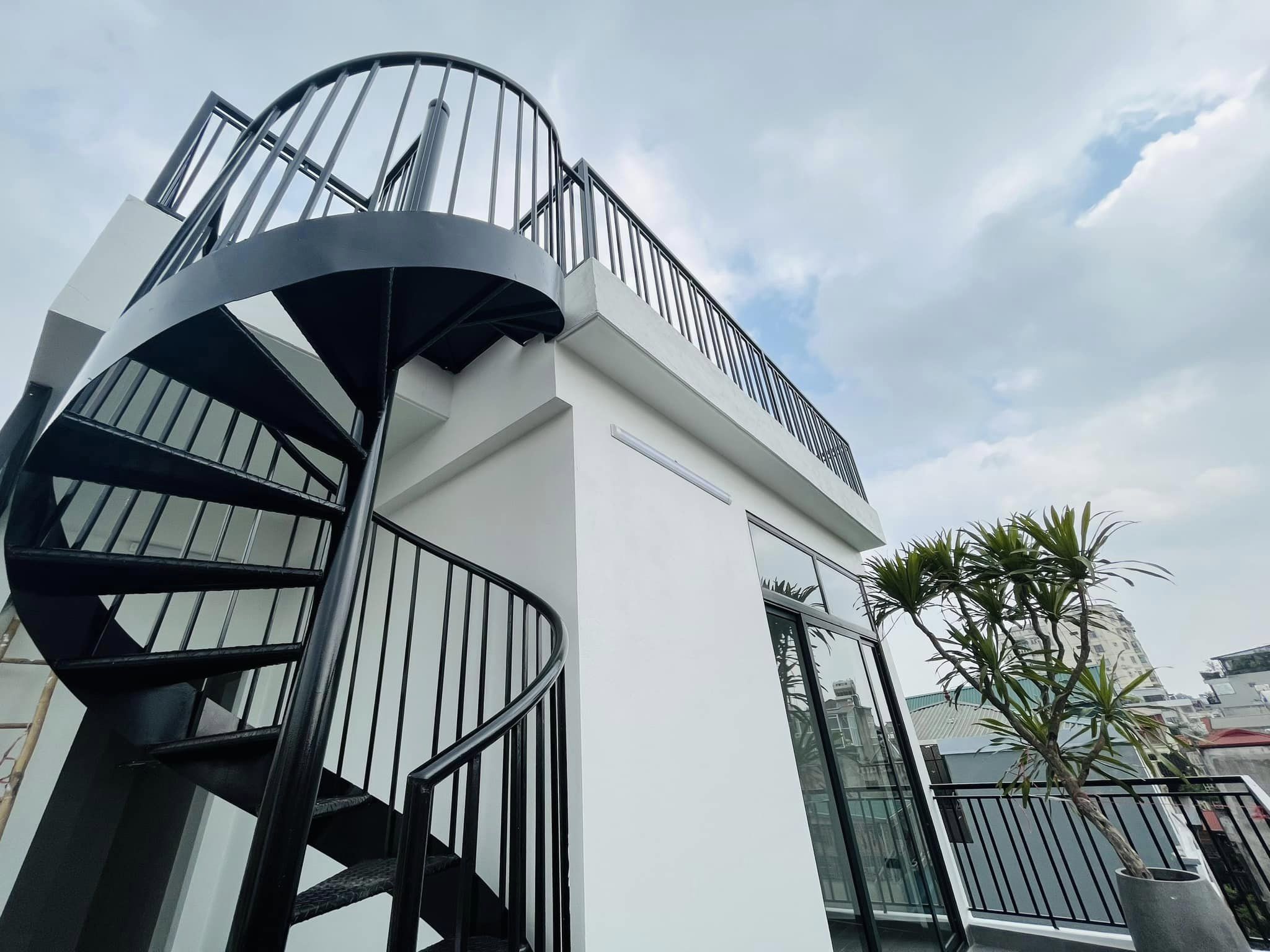 Bán nhà Văn Cao, Ba Đình, Nhà đẹp, Thang máy, 50m ra phố 51m2x6T giá 8.9 tỷ