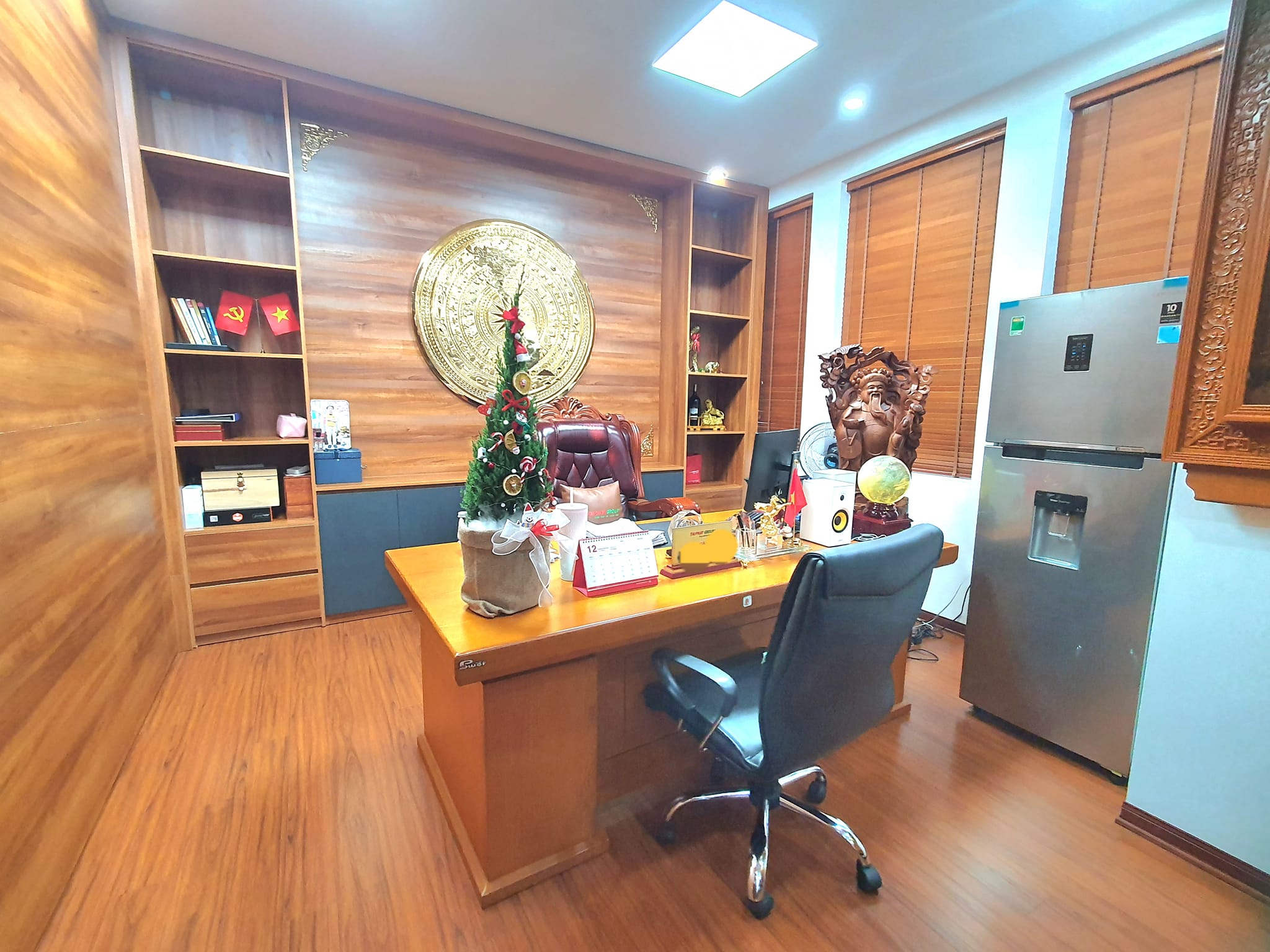 Bán gấp Biệt Thự Đơn Lập Linh Đàm 200m2, 4 Tầng, MT 13m, 4 Thoáng, giá 31,x Tỷ