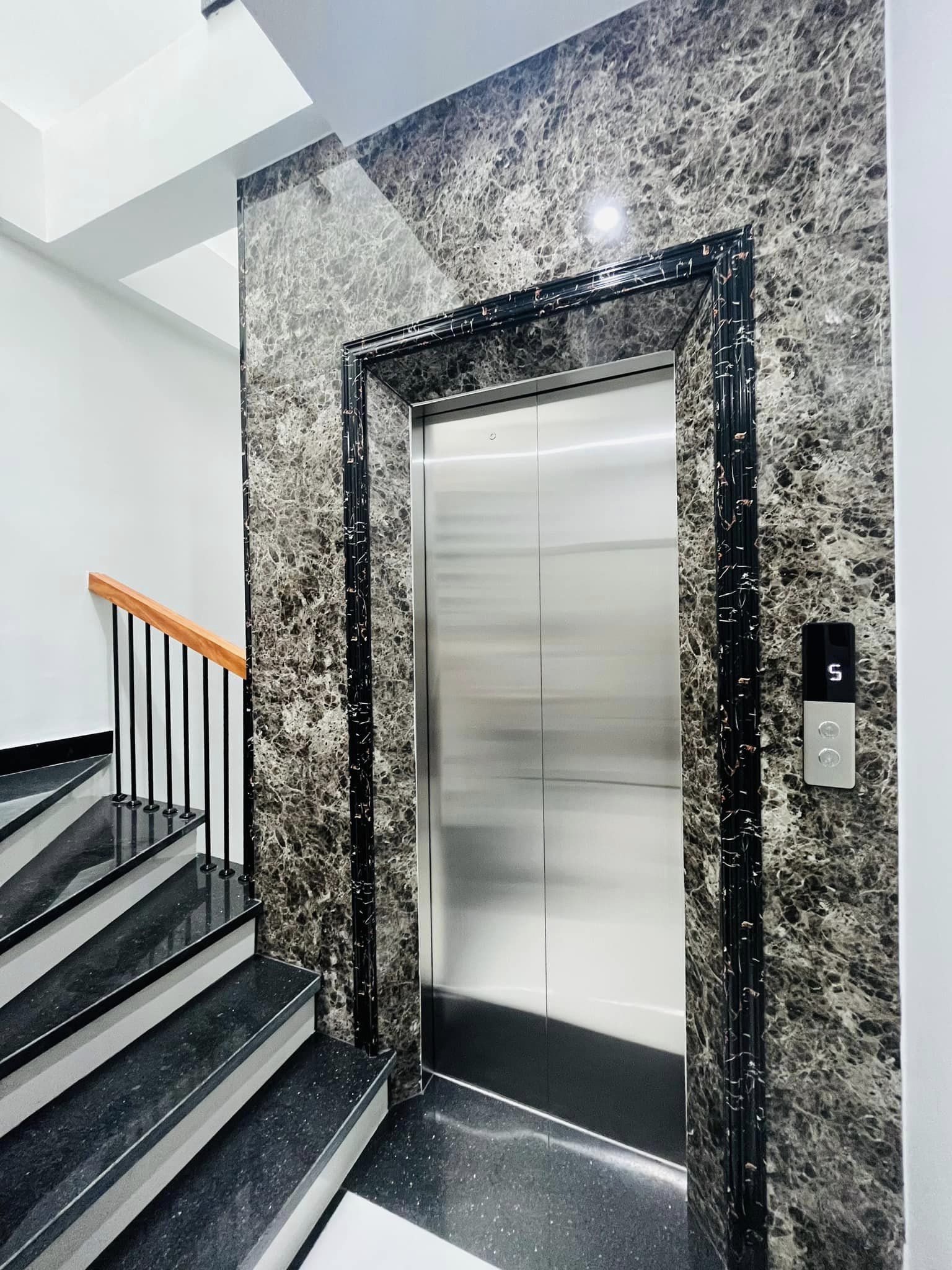 NHÀ VĂN CAO- BA ĐÌNH 50m2 -6T –MT 6m.NGÕ THÔNG –GẦN HỒ TÂY-THANG MÁY.GIÁ CHÀO 8 TỶ 9