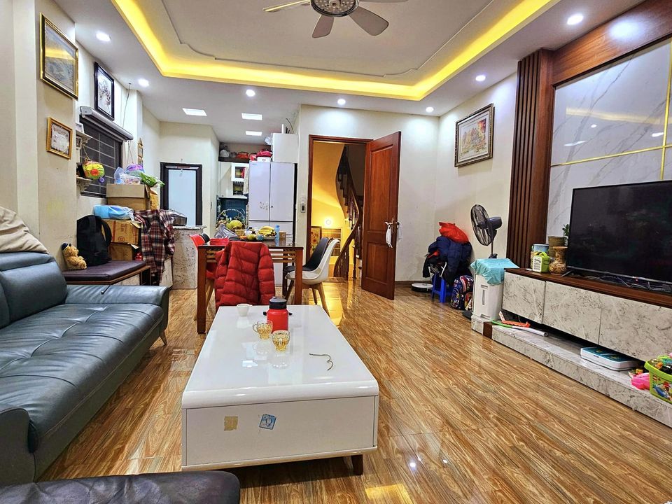 Bán nhà Tôn Thất Tùng, 46m2, 5 Tầng, MT 4,8m, Lô góc – Kinh Doanh, giá 8,1 Tỷ