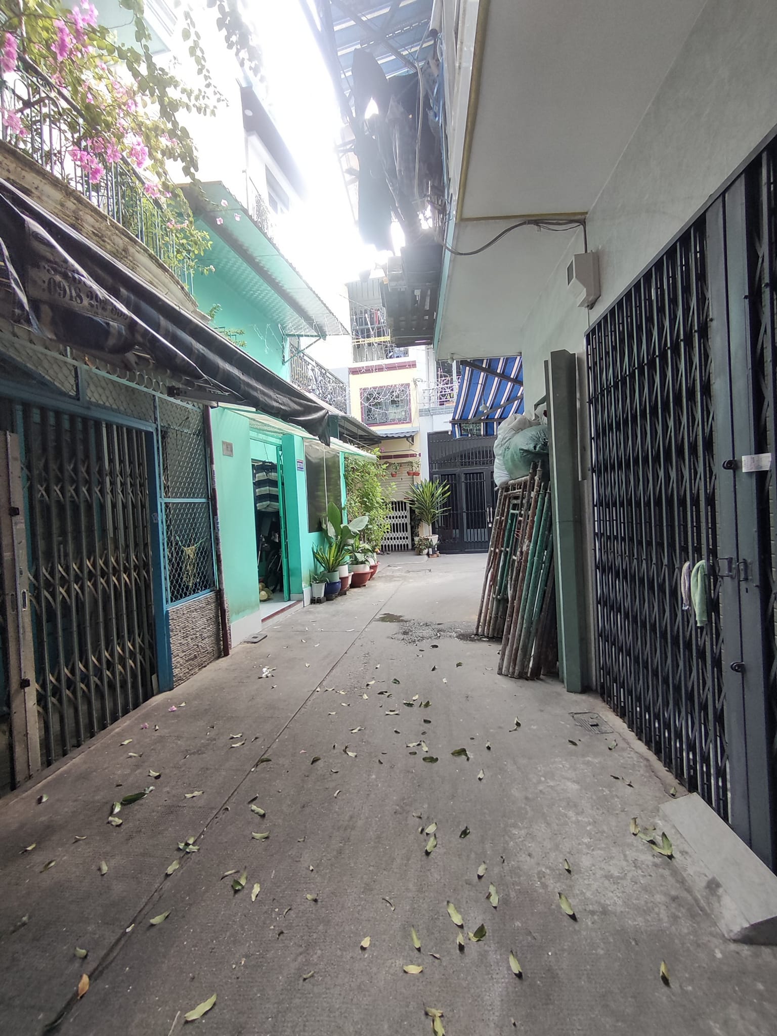 TÂN BÌNH - NHÀ NHỎ TIỀN - DỄ CHỐT - ĐƯỜNG TRƯỚC NHÀ 4M - KHU YÊN TĨNH - CÂY XANH MÁT MẺ - VUÔNG ĐẸP - ĐỦ CÔNG NĂNG -