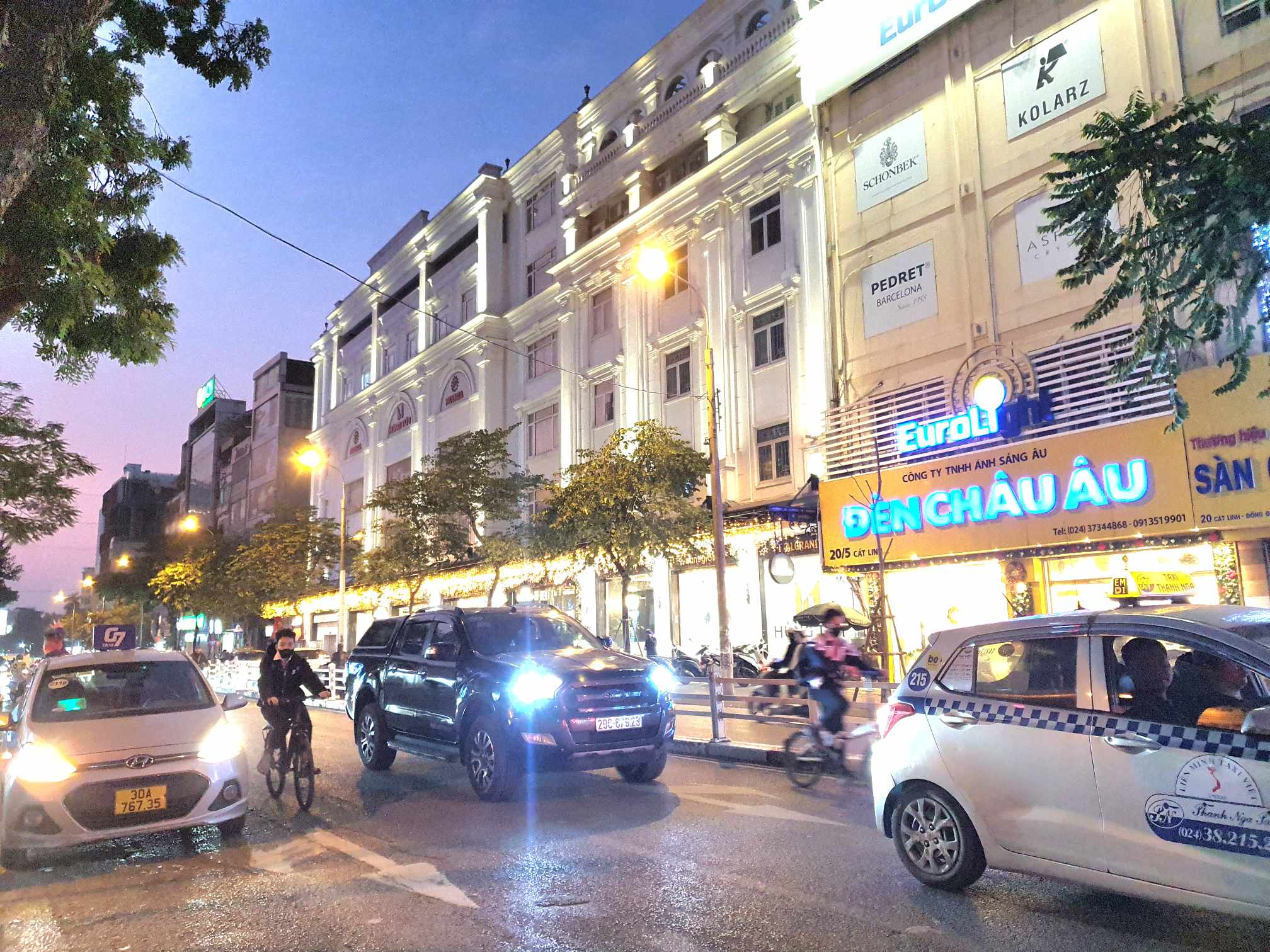 MP CÁT LINH SIÊU KINH DOANH - LÔ GÓC - Vỉa hè xe đỗ - MT 4m - 10.6 tỷ