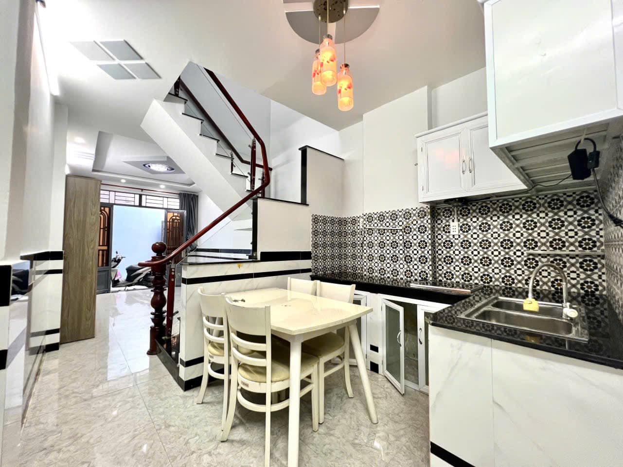 Nhà đẹp Full nội thất, phòng khách, bếp 2pn 2wc, hướng Tây Bắc