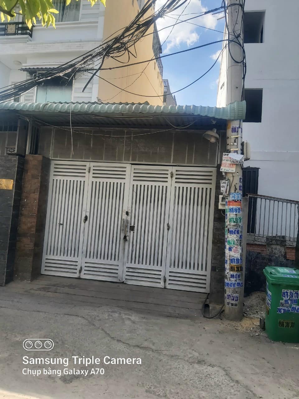 Gấp! Nhà 4.5x18m hẻm 5m xe tải đậu cửa, chỉ cần 200tr tiền mặt là mua được