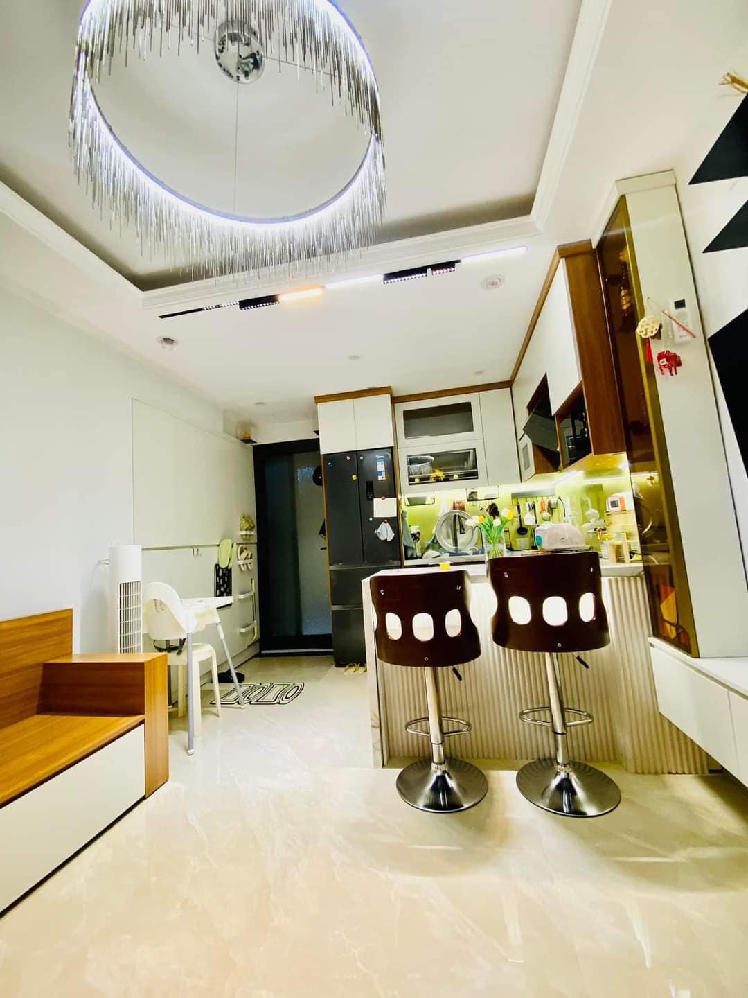 HỘ KHẨU HOÀN KIẾM-ÔTÔ LÙI CỬA-GẦN PHỐ-NHÀ ĐẸP Ở NGAY-70M NHỈNH 3TỶ