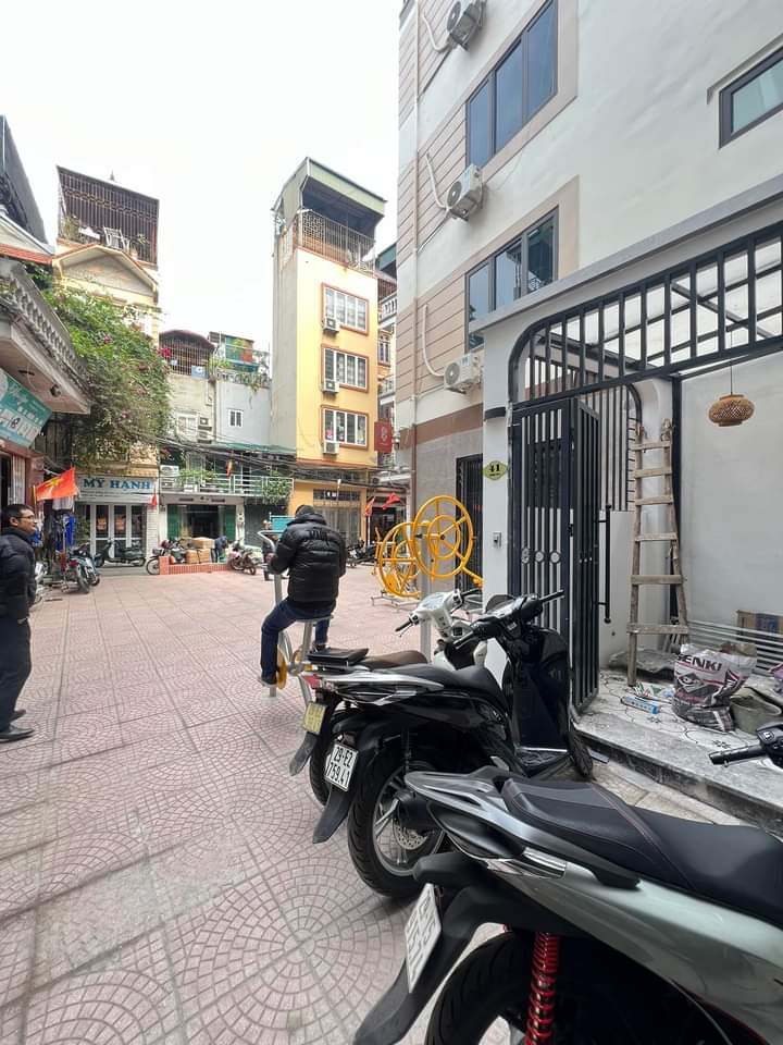 NHÀ MỚI 5 TẦNG - PHỐ QUỐC TỬ GIÁM – 42M – 5.2 TỶ.