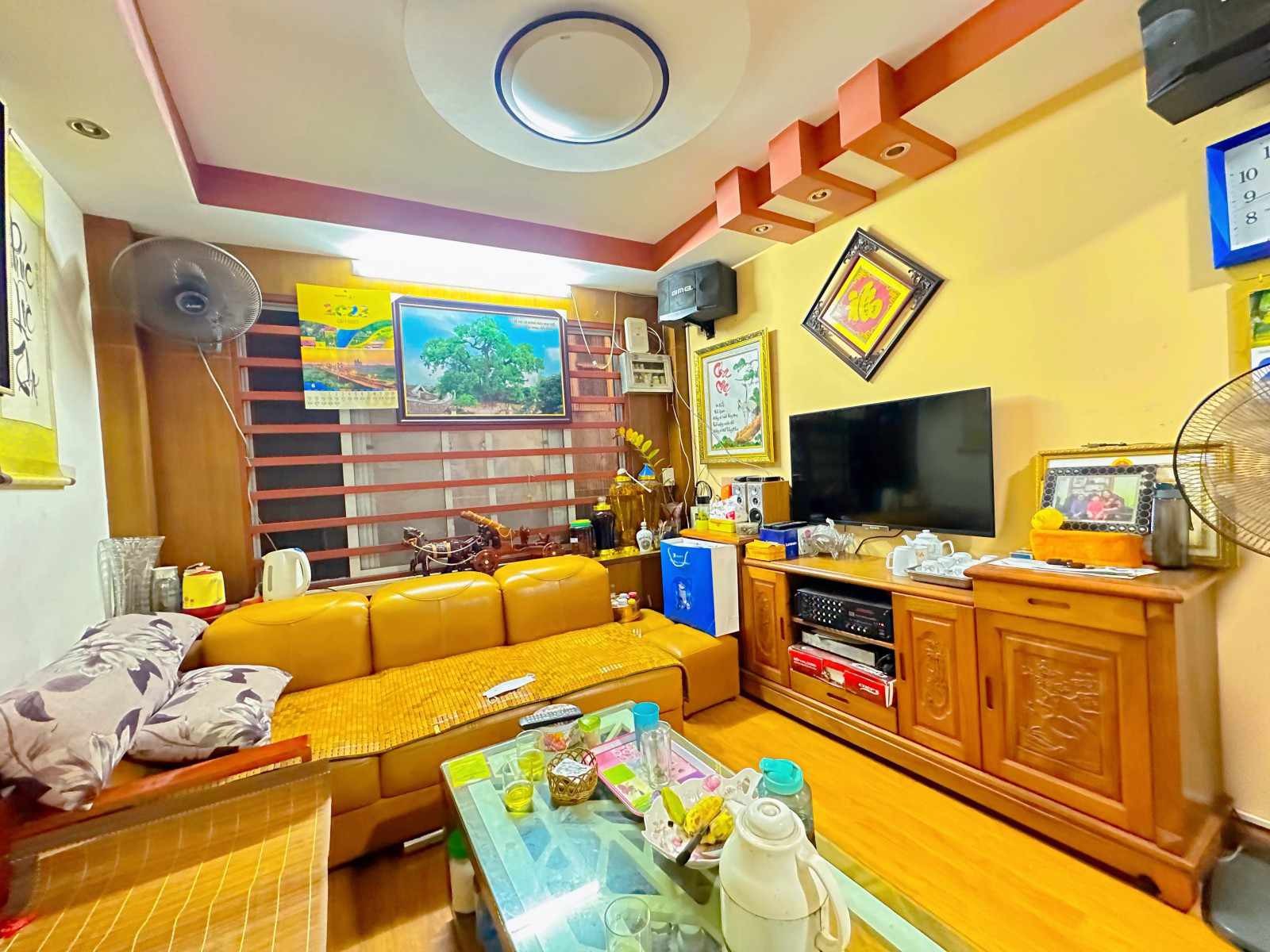 Bán gấp nhà Đường Láng Full nội thất 20m ôtô 22m 5Tg MT 3,3m nhỉnh 2 tỷ lhcc.